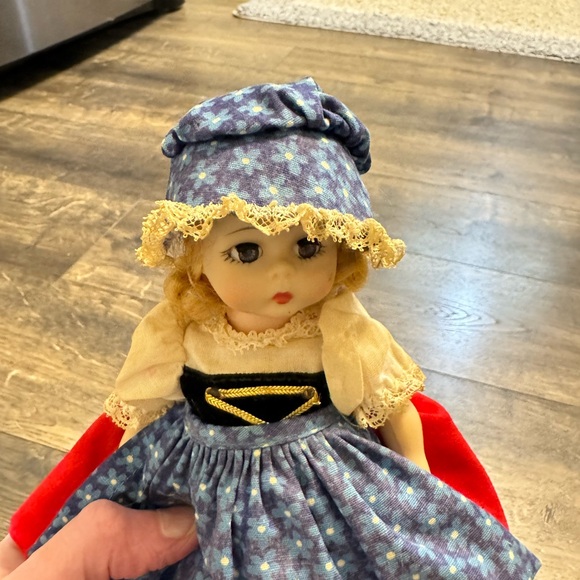 Madame Alexander Gretel Doll - Picture 4 of 12